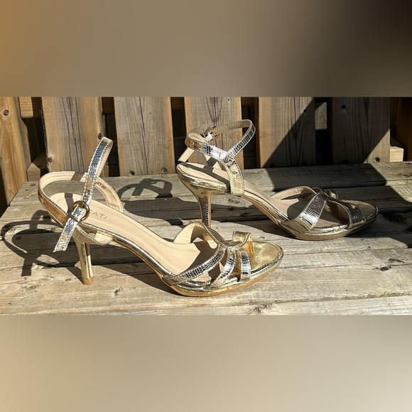 Gold Ducati size 40/9 with 3 inch heel adjustable strap, open toe - Picture 4 of 12